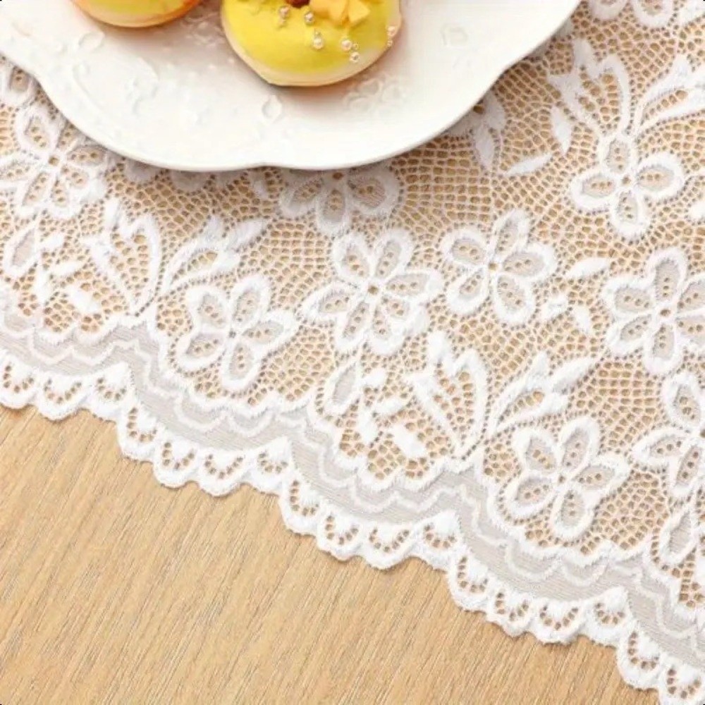 フランスのエレガントな花柄カットアウトレーステーブルランナー - Christmas Table Runner のレビューと価格