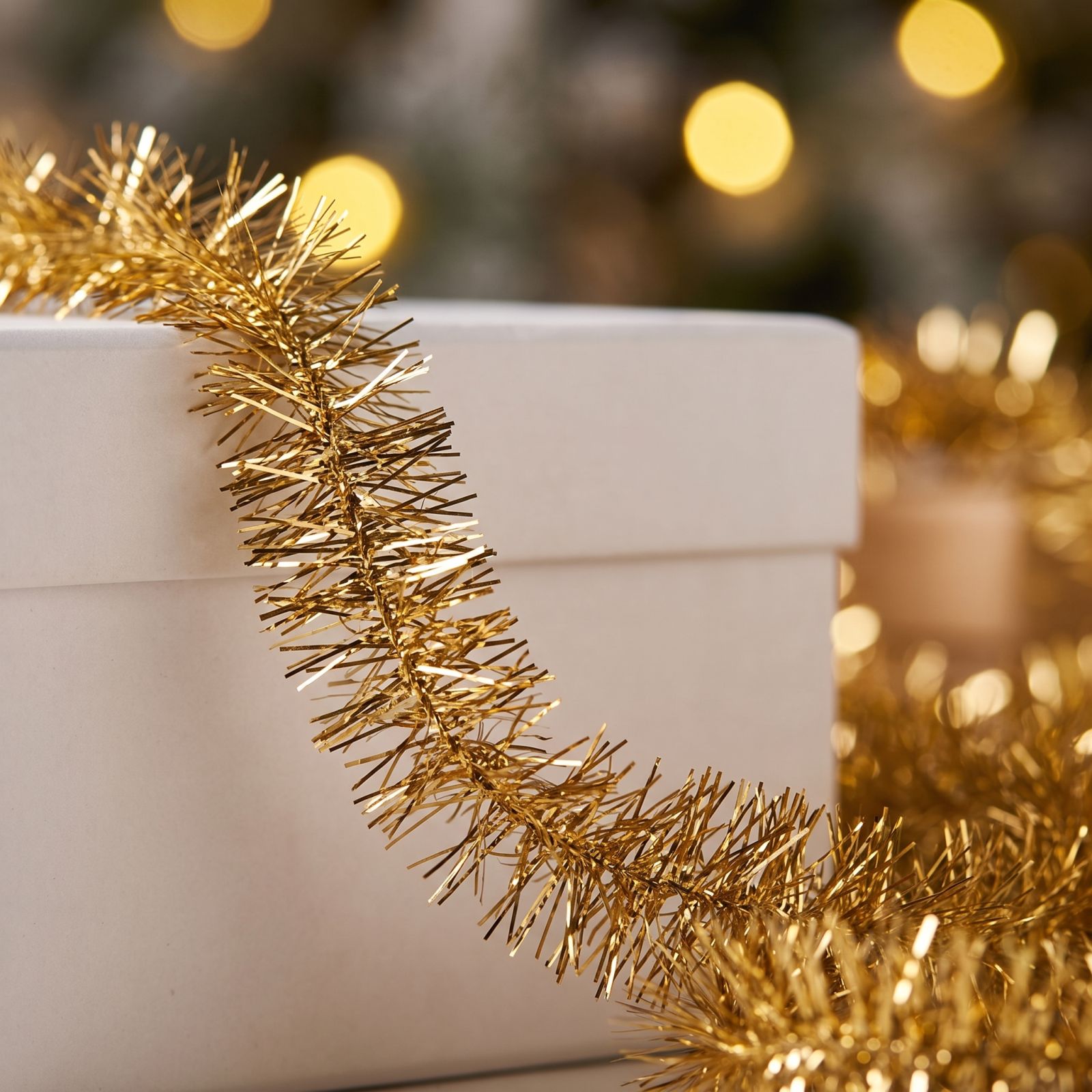 プラスチック製ワイヤーガーランド 5m 長さ 9色展開 装飾 - Tinsel Garland Decoration のレビューと価格